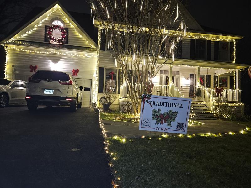 HolidayDecoratingContest_2023_Traditional_1