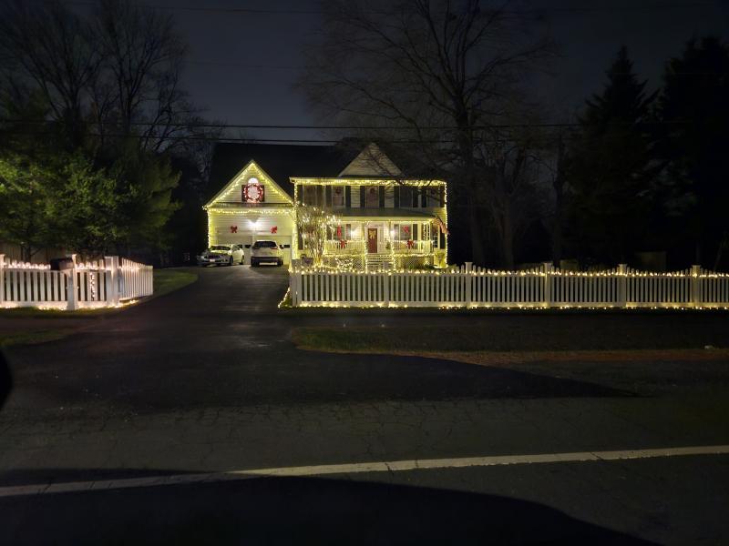 HolidayDecoratingContest_2023_Traditional_2